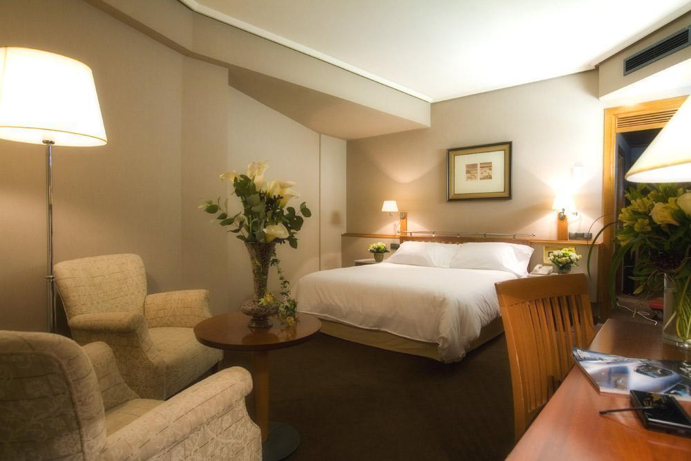 Hotel Palafox Zaragoza Room photo